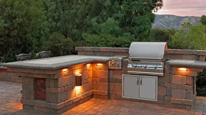 Outdoor Kitchens and Grills 
